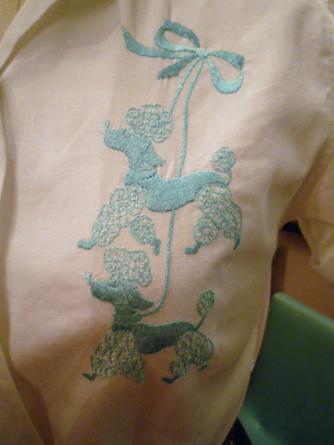 画像: ヴィンテージ 50ｓ　リボンプードルブルー刺繍 コットンブラウス 